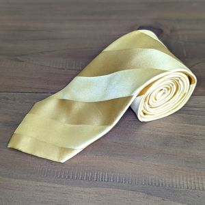 DONALD J TRUMP Signature Collection Men's Silk Necktie - Gold Stripe